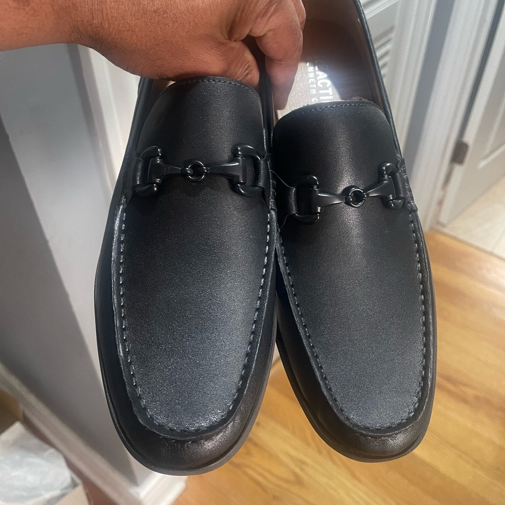 Kenneth Cole Black Leather Slip-On Loafers with horsebit chain detail Sz 11